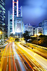城市高速公路上交通车灯背景图片
