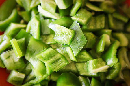 绿胡椒白色蔬菜种子石头黄色胡椒香料绿色红色寒冷背景图片