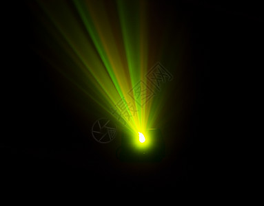 绿色激光射线明亮迪斯科灯光和激光乐趣魔法派对辉光聚光灯火花绿色夜生活庆典射线背景