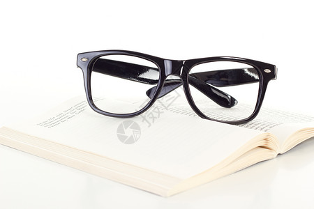 公开书上的黑眼镜背景图片