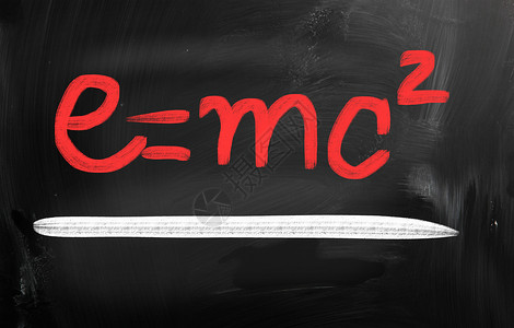 手写公式Emc2 在黑板上用粉笔手写物理理论科学解决方案智力数学工作室想像力公式科学家背景