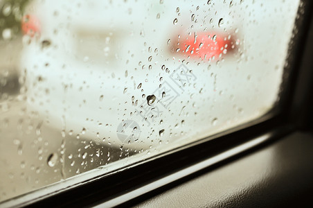 车窗下雨后 水滴紧贴了水滴图片