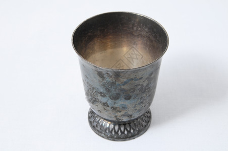 由Siver制成的古老玻璃饮料高脚杯传统眼镜杯子基督镀银圣杯金属背景图片