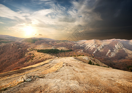 秋天的山丘丘陵日落乡村爬坡风景蓝色岩石极端山脉照片高清图片