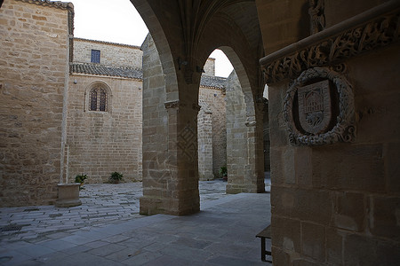 西班牙Jaen省Ubeda教堂和盾牌布道高清图片