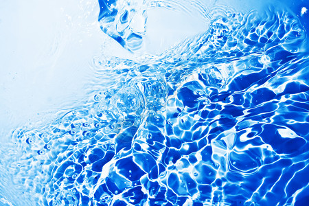 蓝水气泡波纹流动海浪运动宏观液体飞溅背景图片