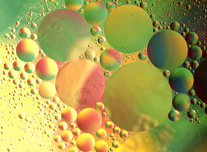 石油与水流模式彩虹折射艺术绿色液体蓝色圆圈活力反射插图背景图片