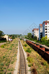 动态线城市铁路旅行木头石头天空货物金属火车线路衬套建筑物背景
