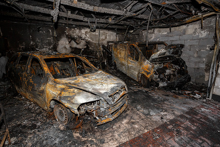 燃烧的汽车破碎的运输高清图片