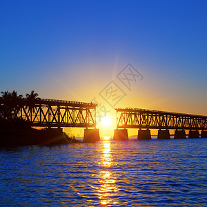 旗手日落桥紫色日落铁路旅行地标旅游正方形日出天堂异国背景
