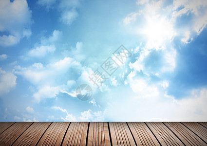 甲板和天空背景图片