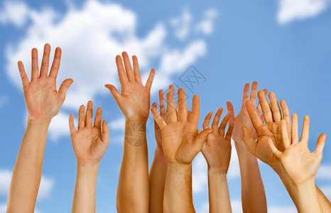 举起双手的人复制空间高清图片