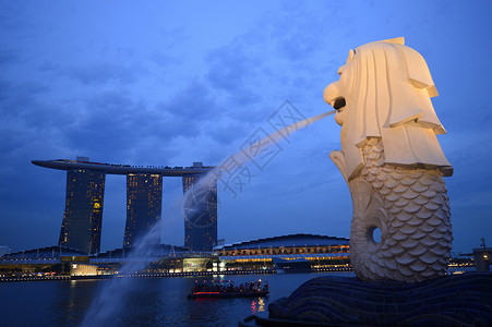 2012年4月30日新加坡30 喷泉 2012年4月30日商业建筑场景金融摩天大楼中心城市旅游景观鱼尾狮背景图片