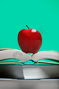 红苹果书红色教育学习阅读水果背景图片