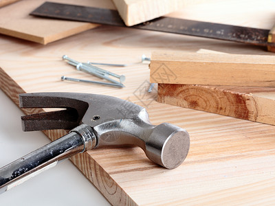 锤和钉工作金属房子木板木工硬件工具冲击装修宏观高清图片