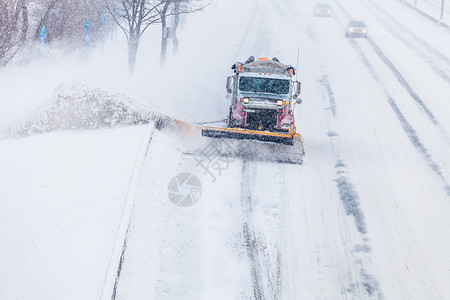 雪犁清理移动高清图片