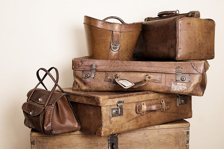 皮衣用品游客行李案例旅行扣子转弯标签棕色古董背景图片