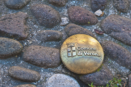 Verona 铺面背景图片