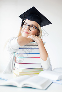 毕业上限学生人数图书馆正方形成就知识教育教科书考试学习女士图书帽高清图片素材