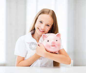 儿童养猪银行微笑青少年小猪瞳孔学校财富学生节俭储蓄财政背景图片