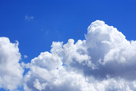 有云的天空蓝色自由高度空域太阳空气环境空间背景图片