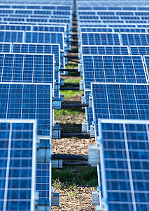 太阳能小组田技术资源力量光伏建筑生态细胞集电极太阳晴天背景