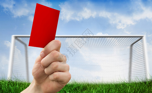 蓝色卡片手握红色卡片的复合图像闲暇数字门柱计算机蓝色天空裁判绿色世界杯子背景