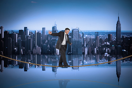 成熟商务人士在钢丝网上采取平衡行动的复合综合形象景观数字风光反射头发计算机男性城市商业办公楼背景图片