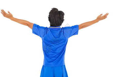 蓝调足球运动员庆祝大赛胜利活动齿轮杯子运动成功闲暇男性欢呼蓝色运动服背景图片