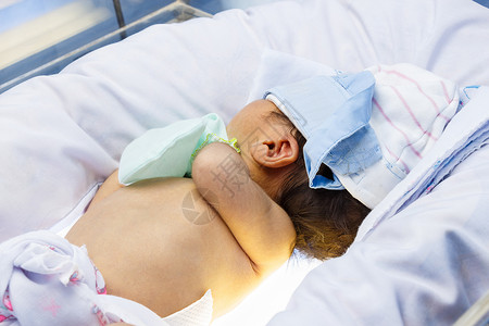 新生儿黄麻卫生衣服送货黄疸儿科医院病人医生光疗软垫高清图片