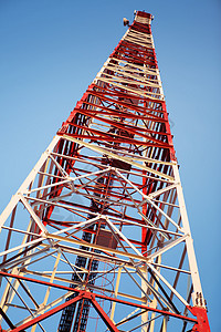 红色和白色通讯塔背景图片
