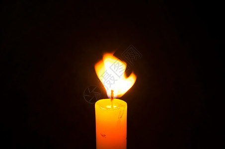 蜡烛庆典白色烛光火焰橙子黄色宏观黑色燃烧背景图片