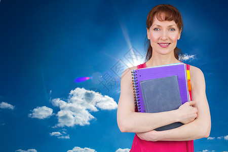 妇女持有学校笔记本的复合形象组织规划师蓝色学生天空白色女士太阳议程大学背景图片