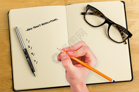新年决议的复合图象Name办公室记事本绘画笔记本职场铅笔眼镜愿望写作背景图片