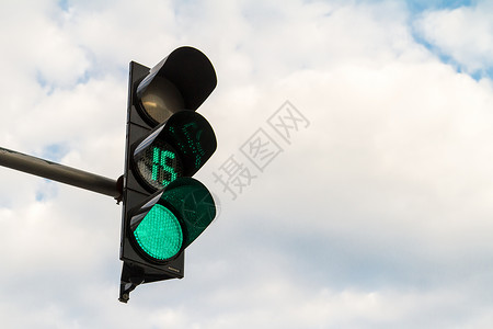 绿色上的交通信号力量多云数数活力倒数信号指导路标停车控制背景