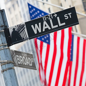 美国纽约华尔街金融街美国纽约华尔街贸易金融交易经济市中心旗帜民众地标城市街道背景