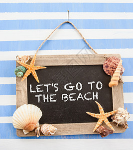 粉笔条纹条纹上的压实粉笔板黑板学校白色假期海星蓝色旅行季节正方形乐趣背景