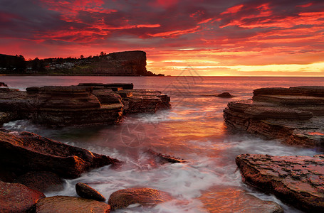 美丽的岬角澳大利亚亚法隆海滩日出时亮背景