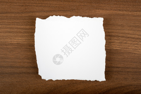 一张白纸空白床单白色边缘木头桌子正方形背景图片