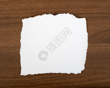 一张白纸边缘床单正方形木头空白桌子背景图片