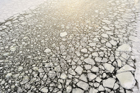 被破冰器打破的冰泳池浮冰盆地冰盖坚冰冰帽水面温度全球下雪背景