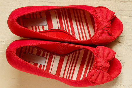 红弓桥宫廷红色女鞋楔子布料女士蝴蝶结高跟鞋鞋类品牌高清图片