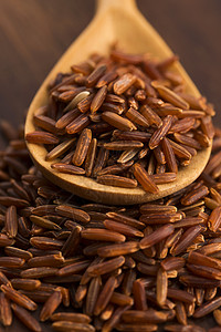 红大米荒野谷物食物臀部木头饮食团体粮食背景图片