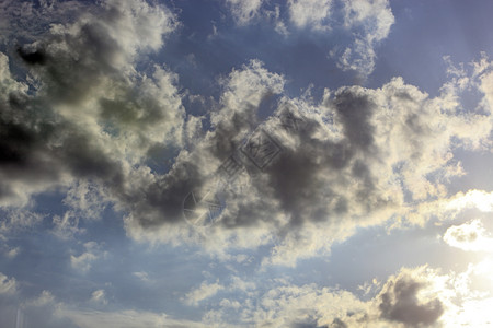 天空中的雨云环境问题天气状况纹理图片多云灰色填料低压画幅天气背景图片