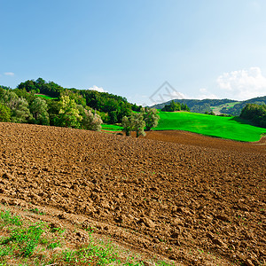 山丘小路土壤地球地面草地牧场农场种植园农村折叠高清图片