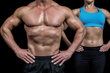 肌肉男女的中心部 用手站在臀部上竞技背景黑色运动运动员腹肌胸部男人身体二头肌背景图片