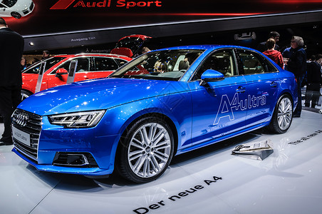 2015年6月 Audi A4 2 0 T特超值在宇航科学院Inte上展示运动制造商蓝色速度运输力量展览赛车沙龙预览背景图片