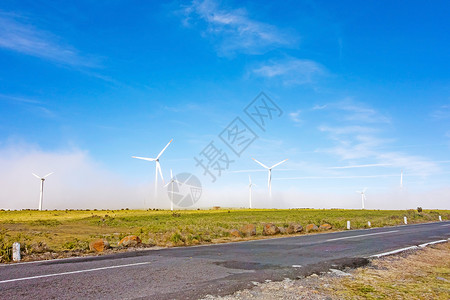有道词典沿路的风风涡轮机蓝色天空涡轮自然资源光束发电机螺旋桨风力风车生态转子能源背景