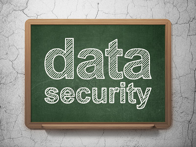 黑板背景上的安全概念数据安全网络课堂白色教育技术黑色绿色裂缝攻击保卫背景