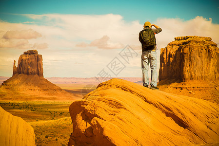 自然摄影爱好石头职业旅行工作会议男人相机技术纪念碑背景图片